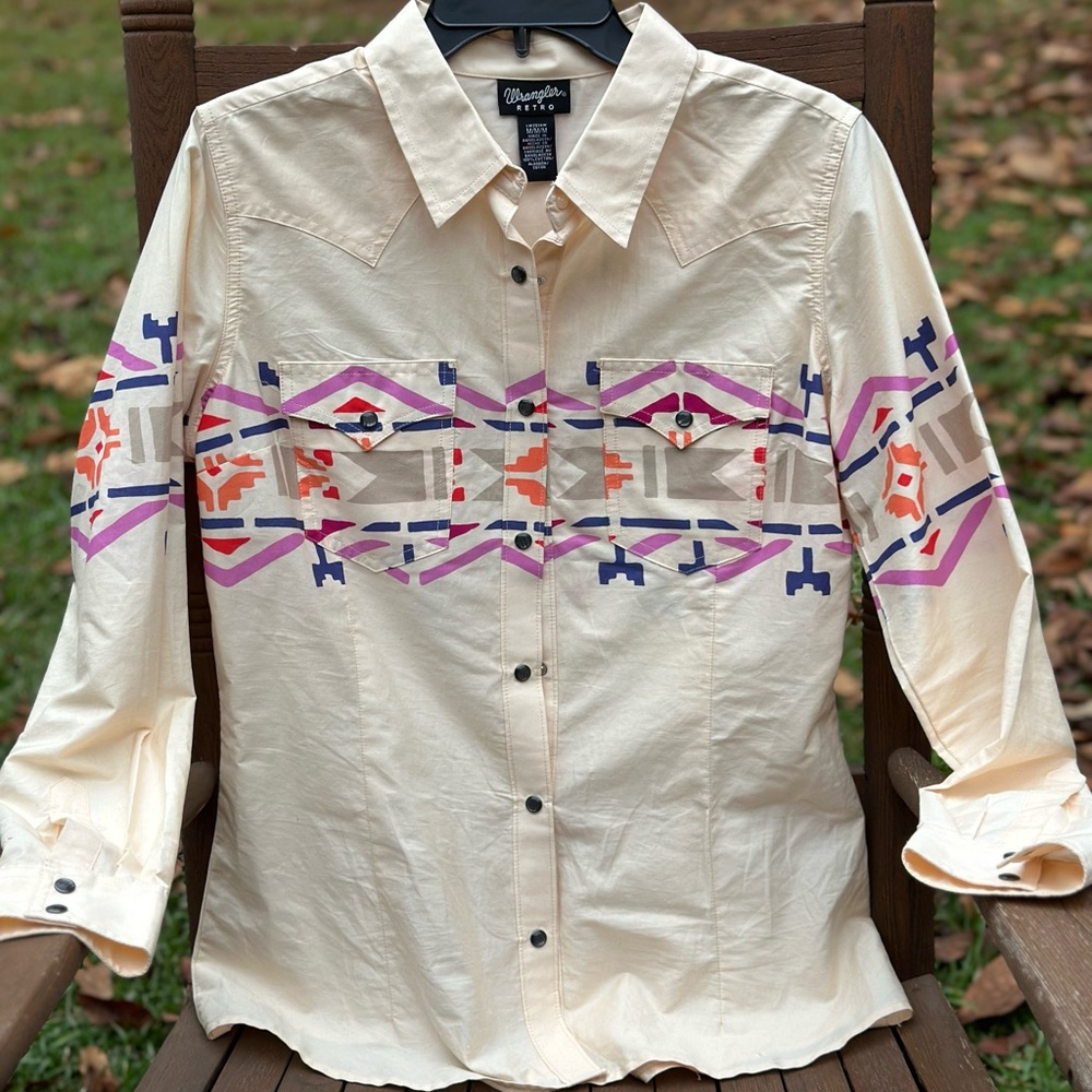 WRANGLER RETRO Medium Pearl Snap
100% Cotton